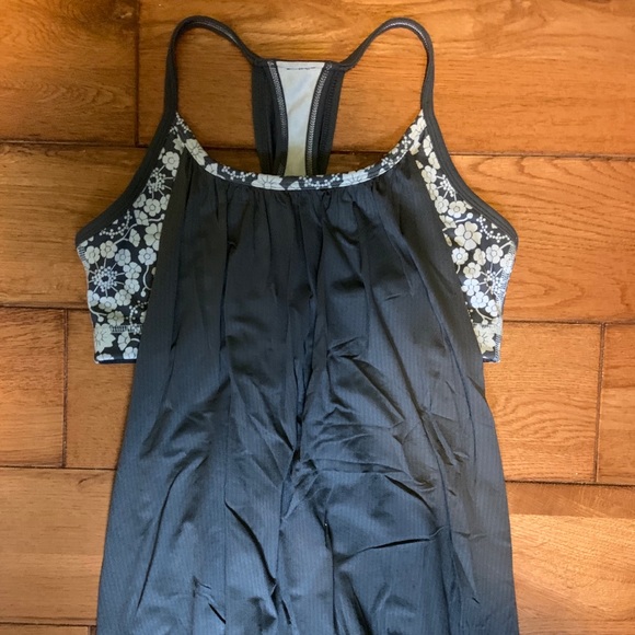 Lululemon tank - Picture 1 of 2